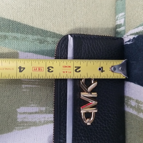 Michael Kors Pipper Small Corner Zip Card Case In Black - Picture 3 of 9